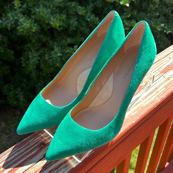 Banana Republic Shoes - Gorgeous Banana Republic Green Suede Heels